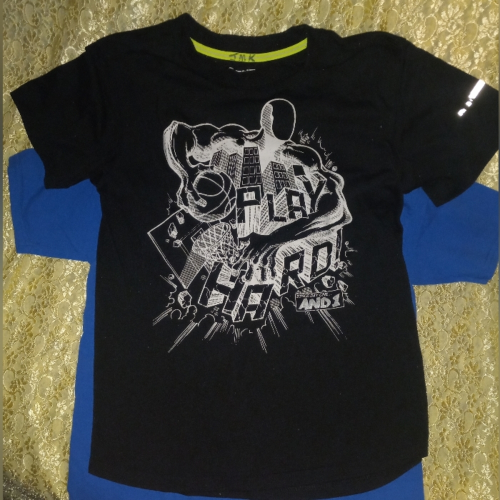 2 Boys T-Shirts